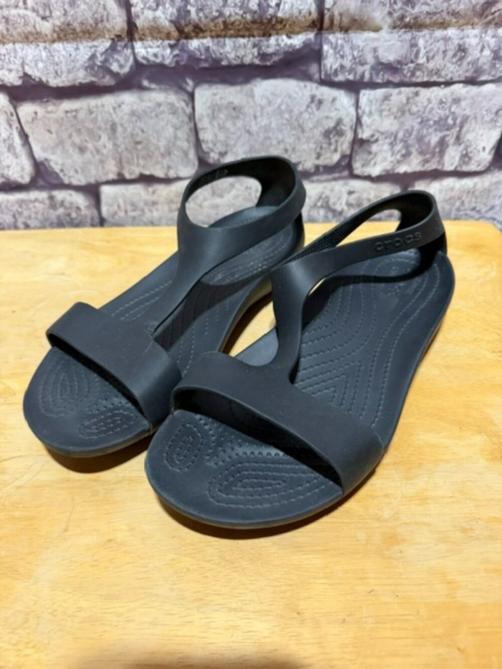 Crocs Black Light Weight Sandals Size 8